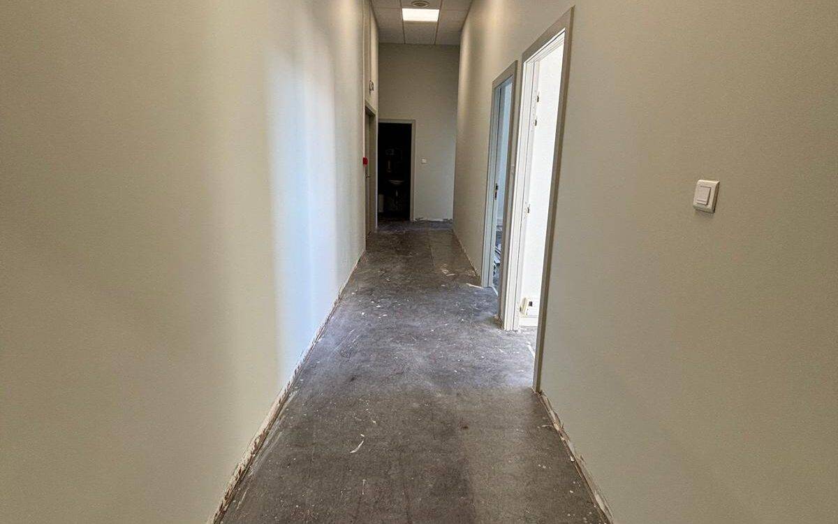 Rénovation complète de bureaux pour une agence de location de vélos à la gare de Mulhouse Saint-Louis